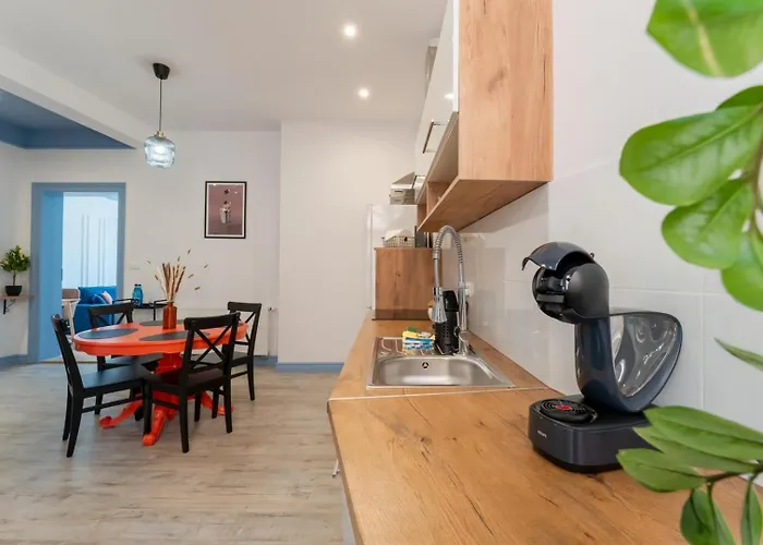 아파트 Apartament Kolorowe Sufity - Przestronny W Samym Centrum - By Spaceapart 옐레니아구라